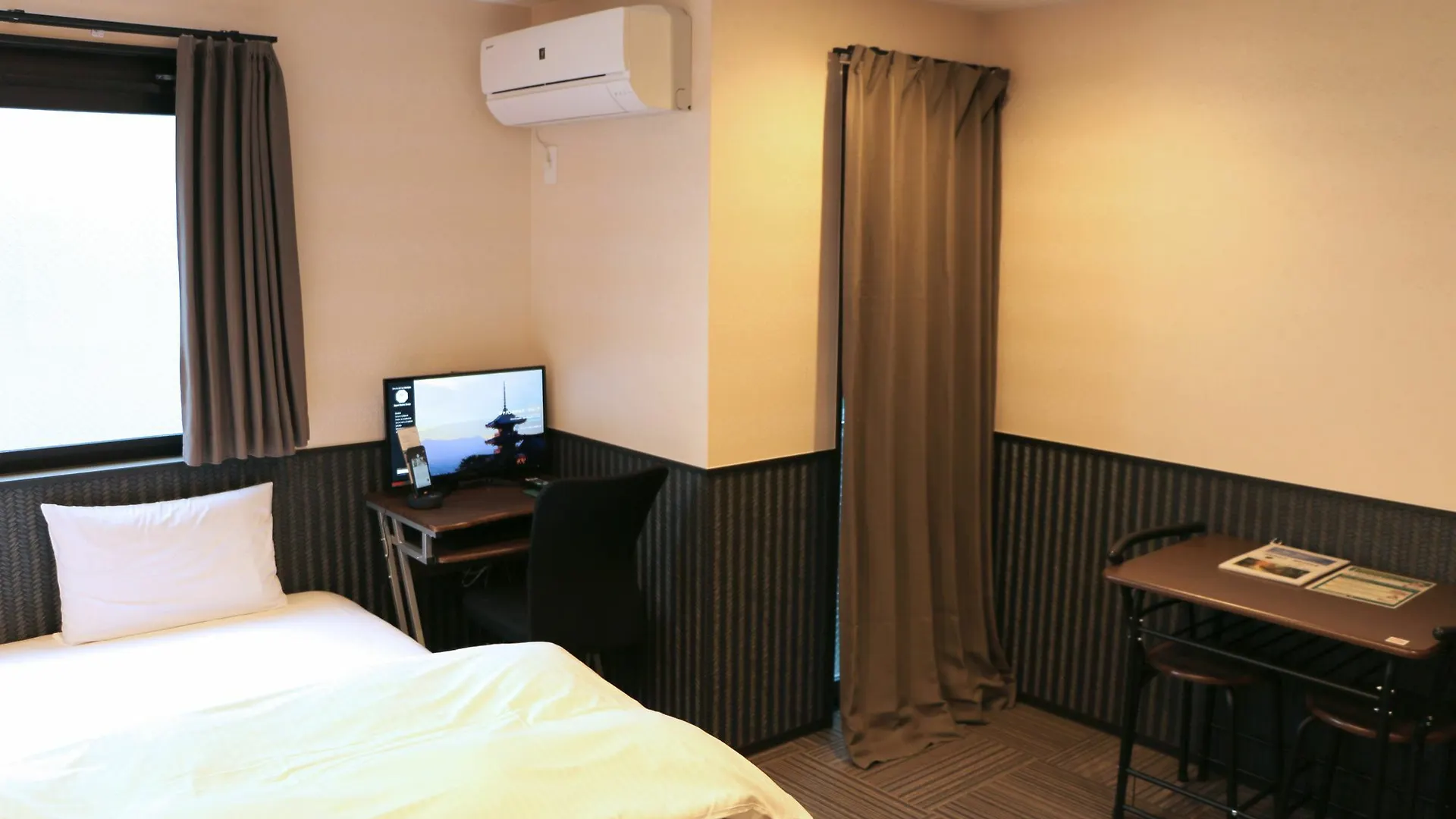 Oyo Japan Hotels Gojo-Muromachi Kyoto