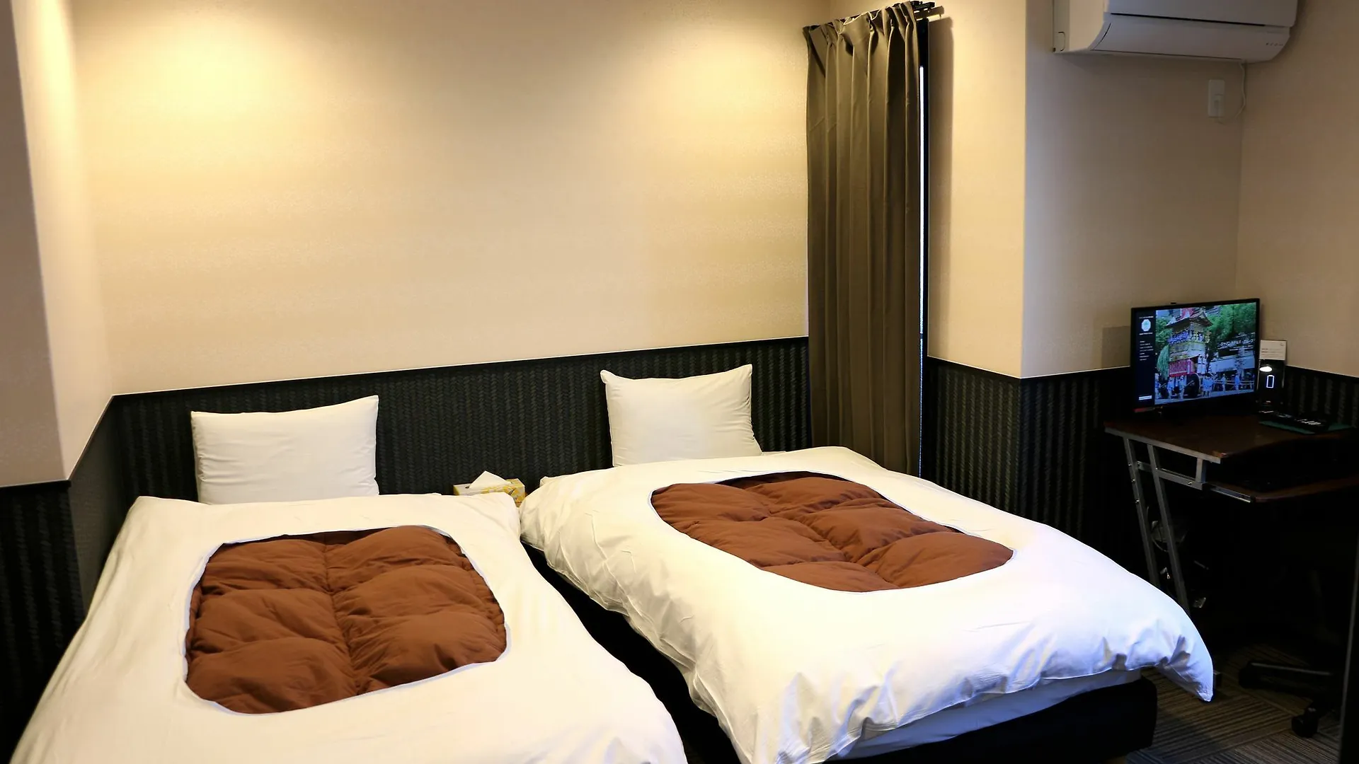 Oyo Japan Hotels Gojo-Muromachi Kyoto