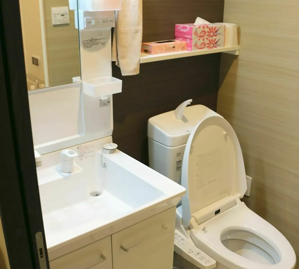 Oyo Japan Hotels Gojo-Muromachi Kyoto 3*,  Japan